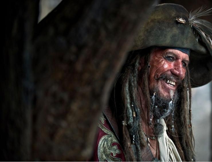 Пираты Карибского моря: На странных берегах кино фильм скачать торрент