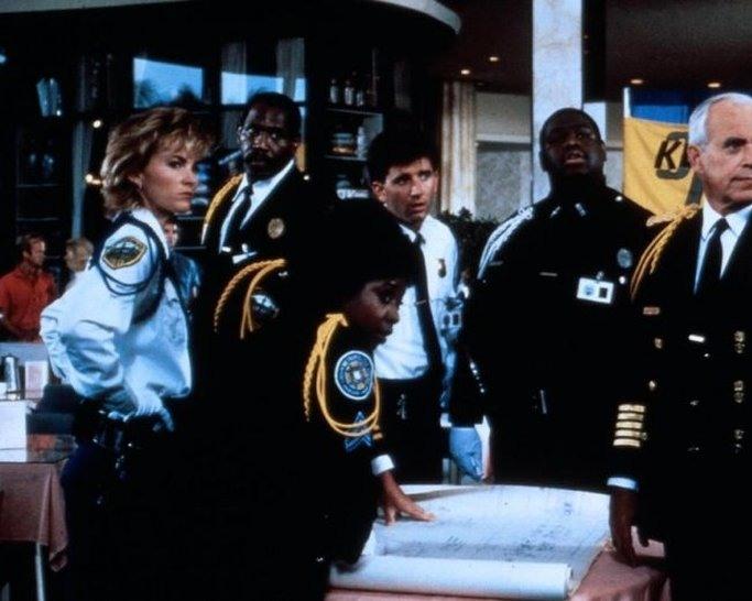 Полицейская академия 5: Место назначения – Майами Бич кино фильм скачать торрент