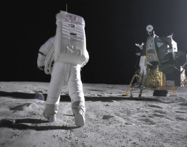 Путешествие на Луну 3D кино фильм скачать торрент